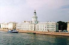 Здание кунсткамеры