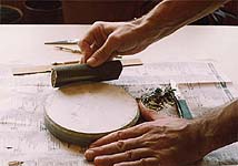 Наклеив шаблон, подравниваем края и делаем фаску.