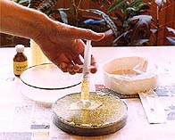 Пустоты заполняем смолой.